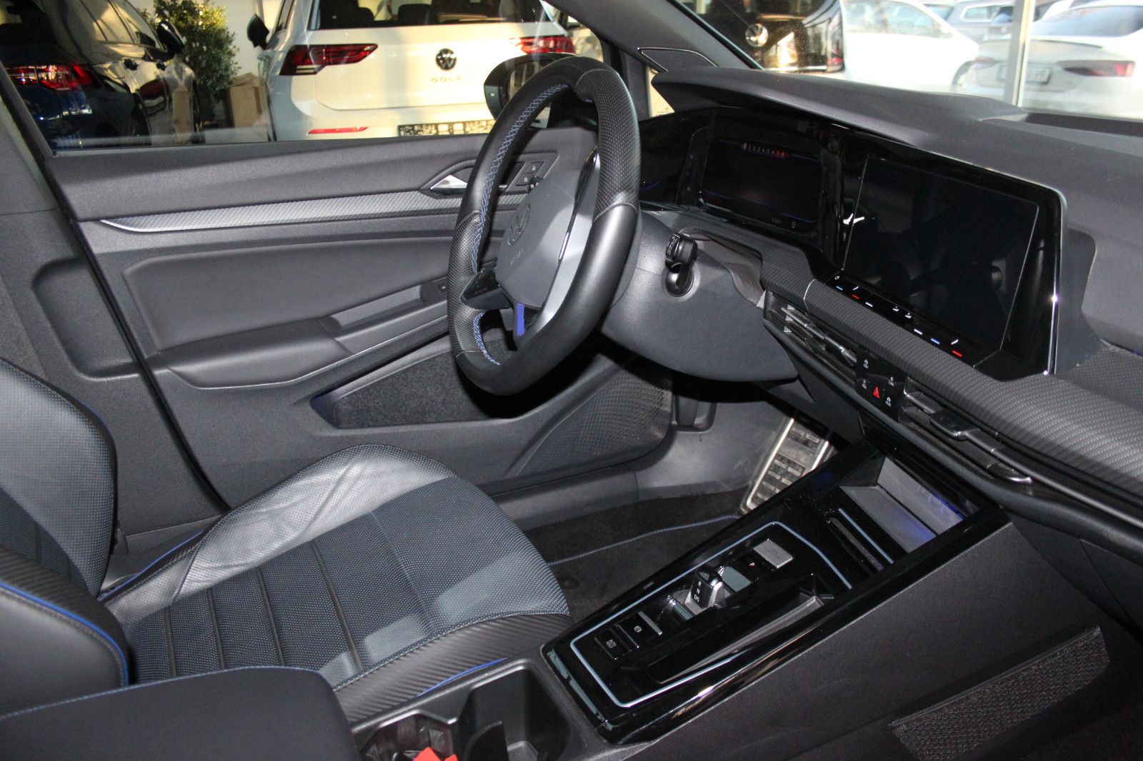 Volkswagen Golf VIII Variant R/DSG/PANO/LEDER/IQLED/H&K/BLC