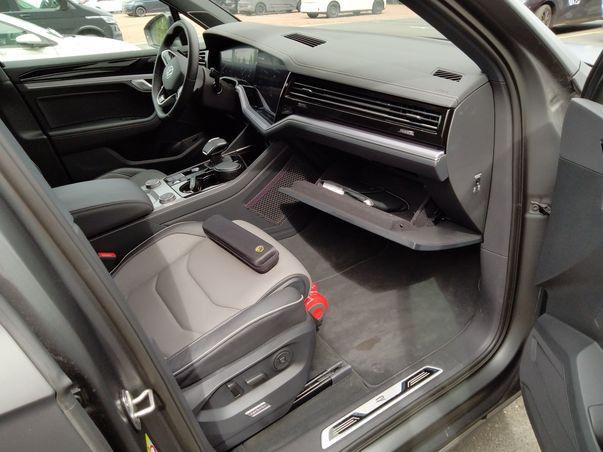 Volkswagen Touareg R-LINE BLACK STYLE 3.0TDI - Samsaru's Car Outlet