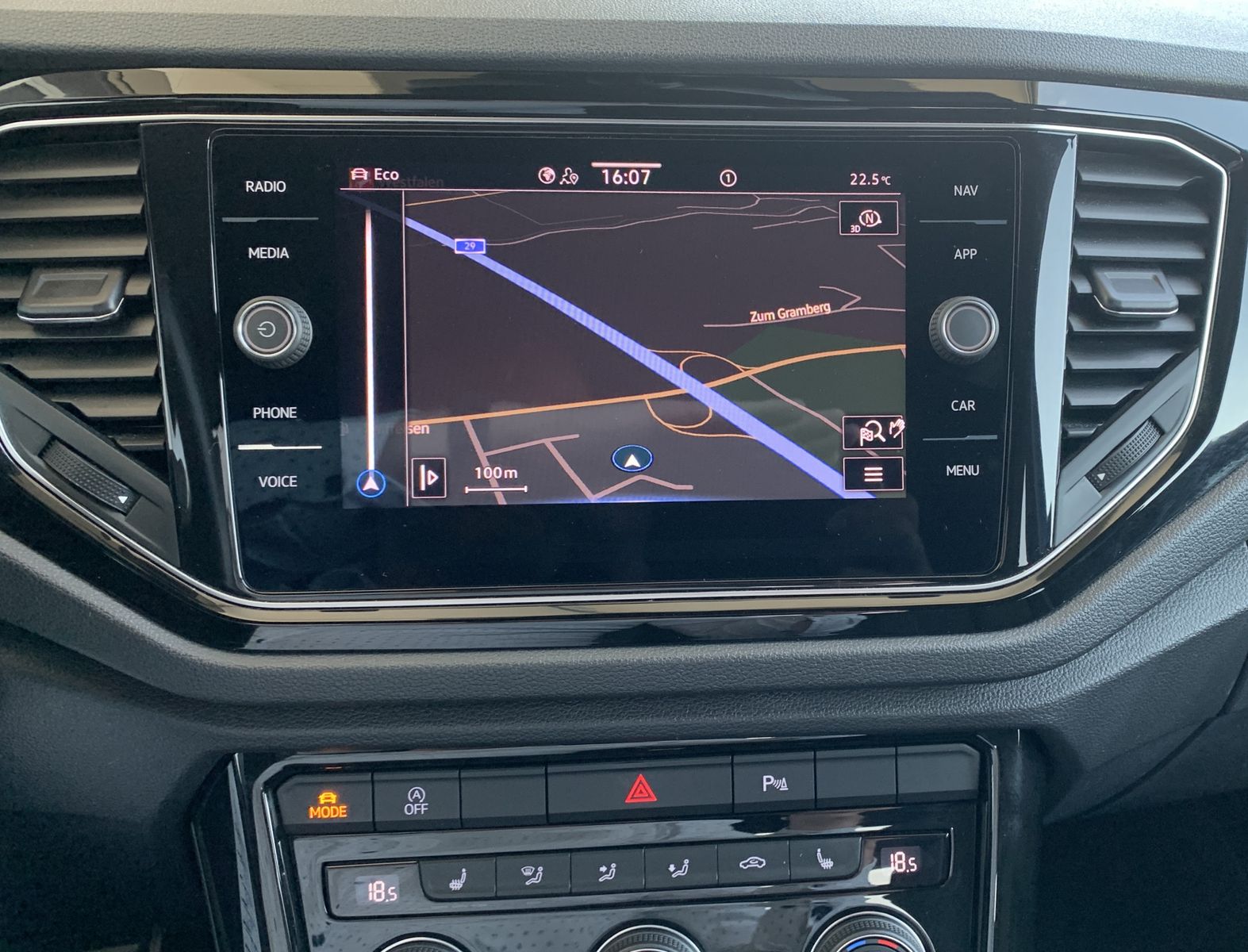 Volkswagen T-Roc 1.5 TSI Sport - Samsaru's Car Outlet