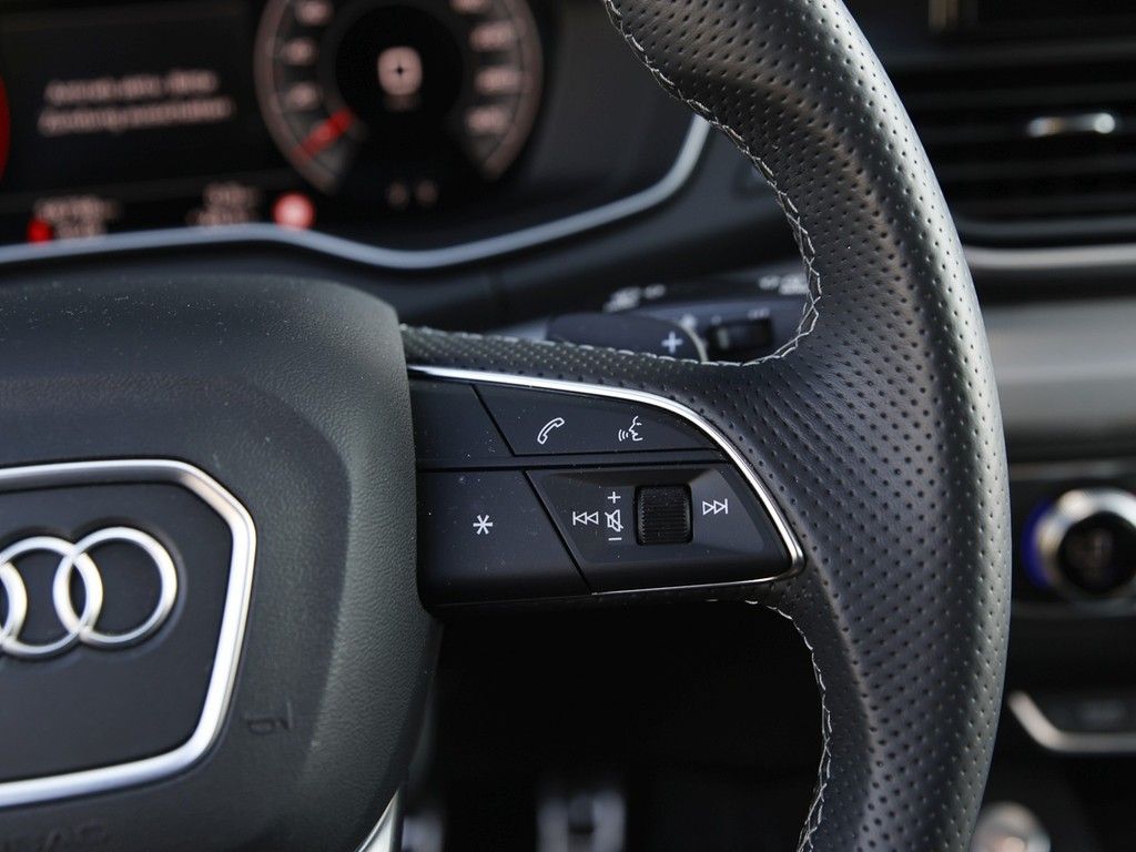 Audi Q5 40 TDI S line Panorama Matrix AHK Kamera ACC