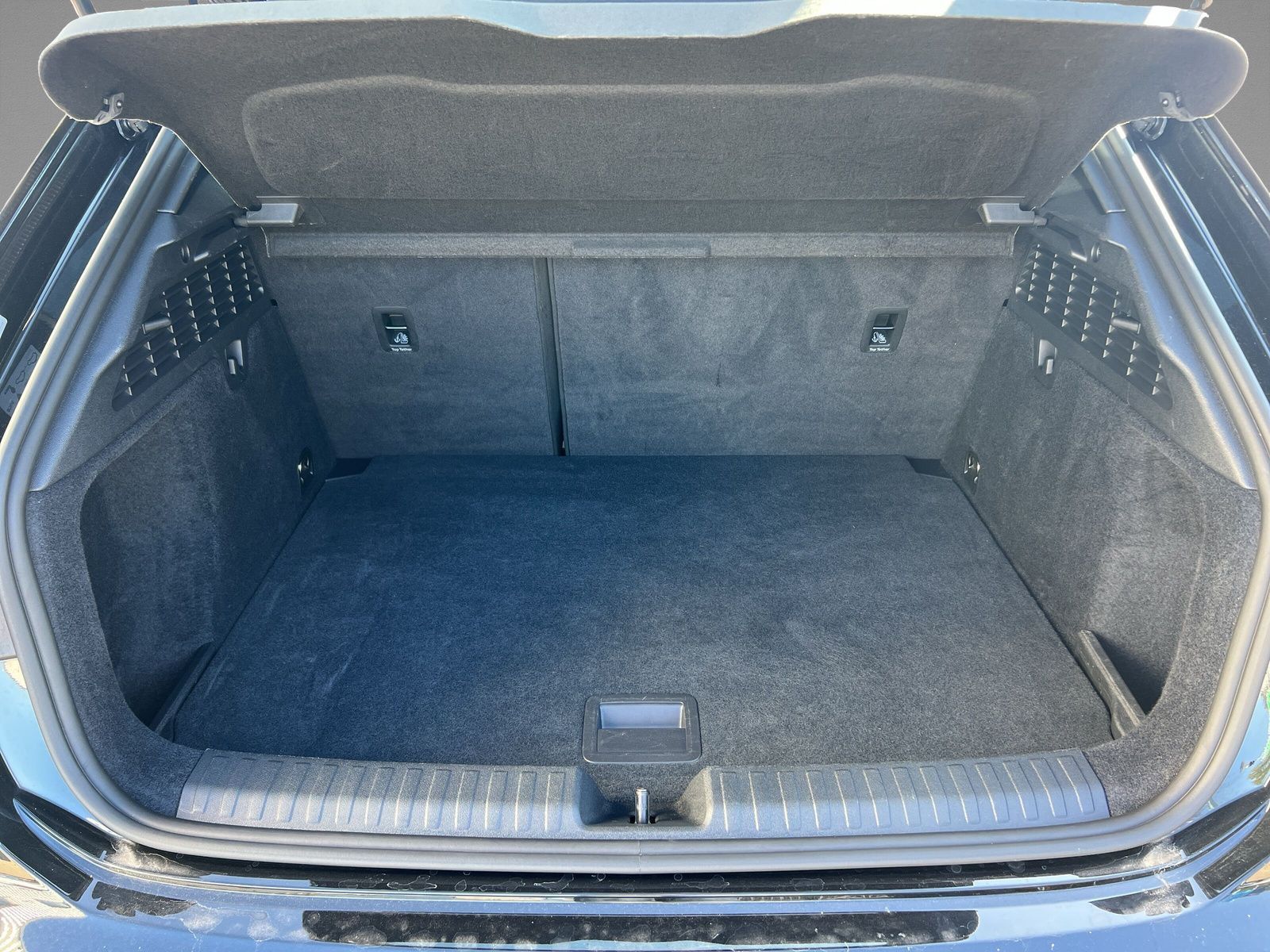 Audi A3 Sportback 40 TFSI e-tron S-LINE+LED+NAVI+AHK