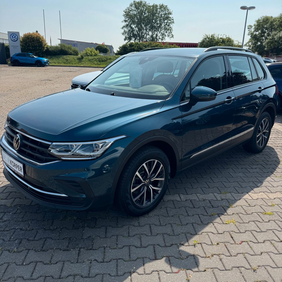 Volkswagen Tiguan Life 2.0 TDI - Samsaru's Car Outlet