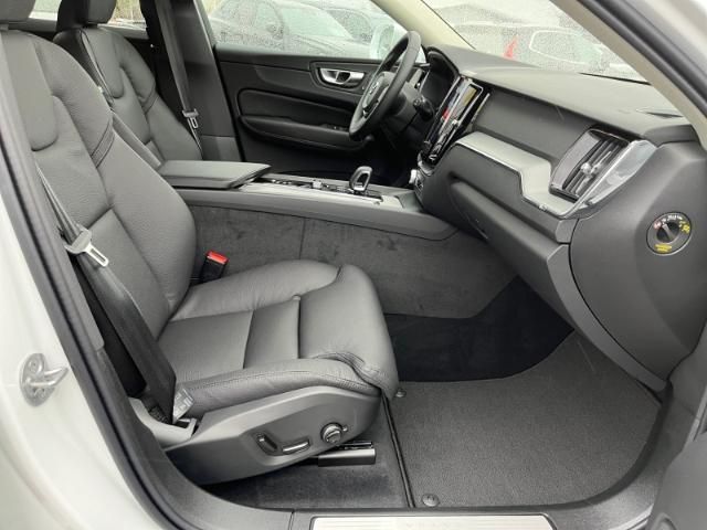 Volvo XC60 B4 Core - Samsaru's Car Outlet