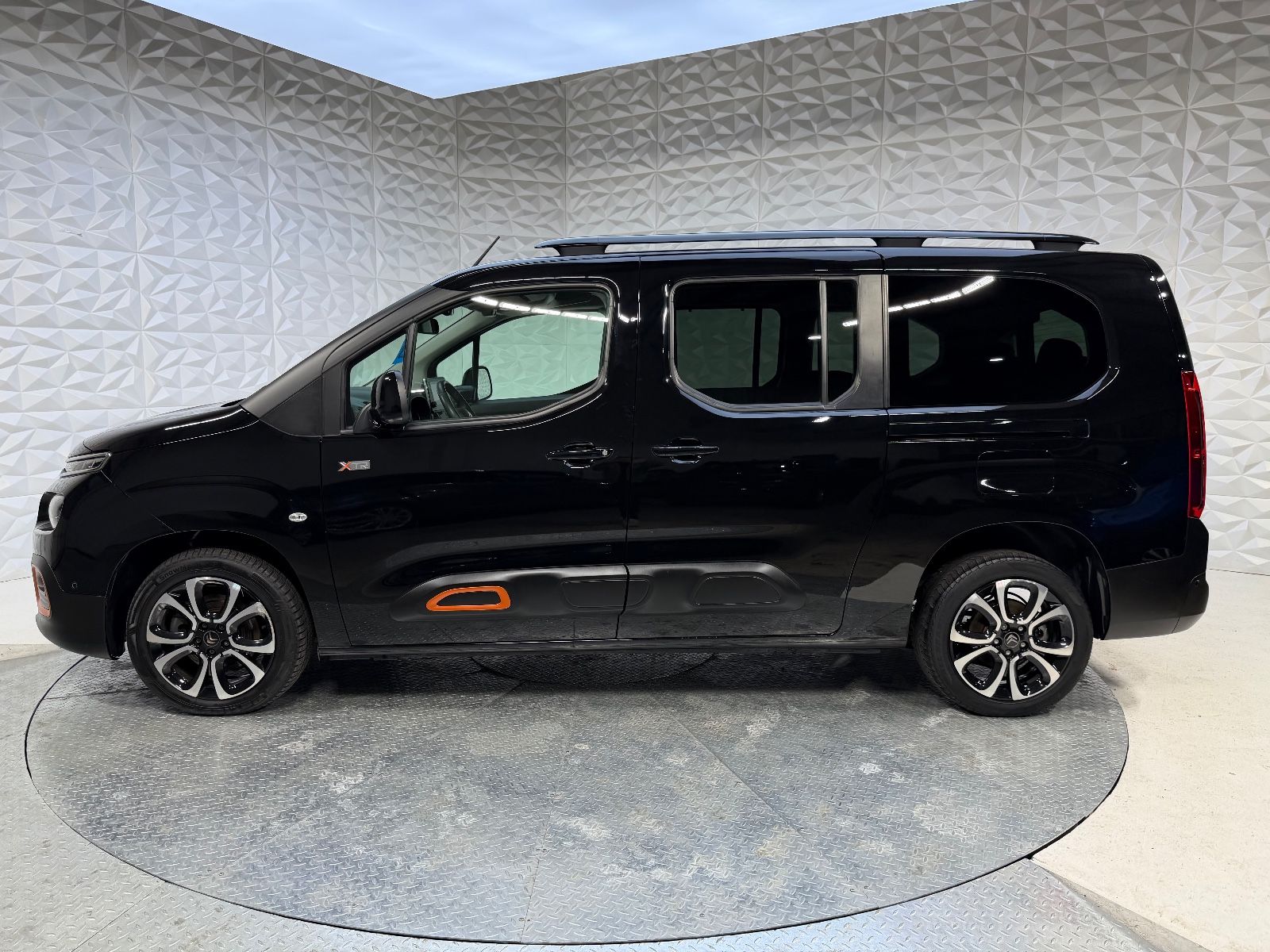 Citroën Berlingo XL BlueHDi 130 EAT8 SHINE+ANHÄNGERKUP.+