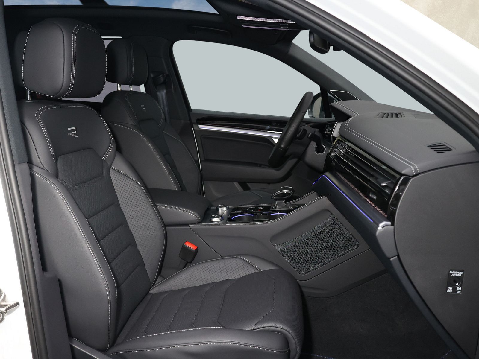 Volkswagen Touareg R 3.0 TSI R Plug-In - Samsaru's Car Outlet