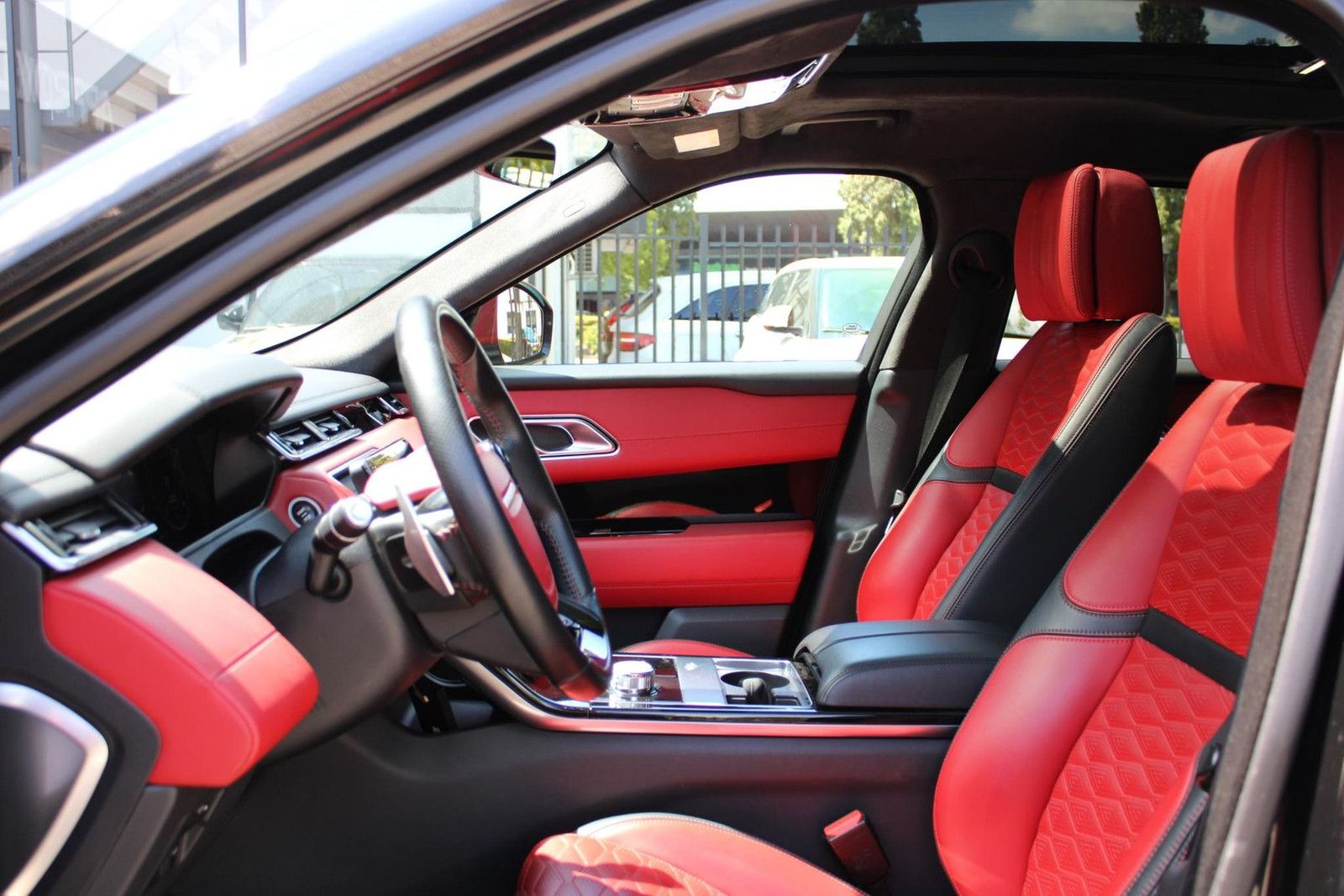 Range Rover Velar 5.0 V8 SVAutobiography Dynamic - Samsaru's Car Outlet