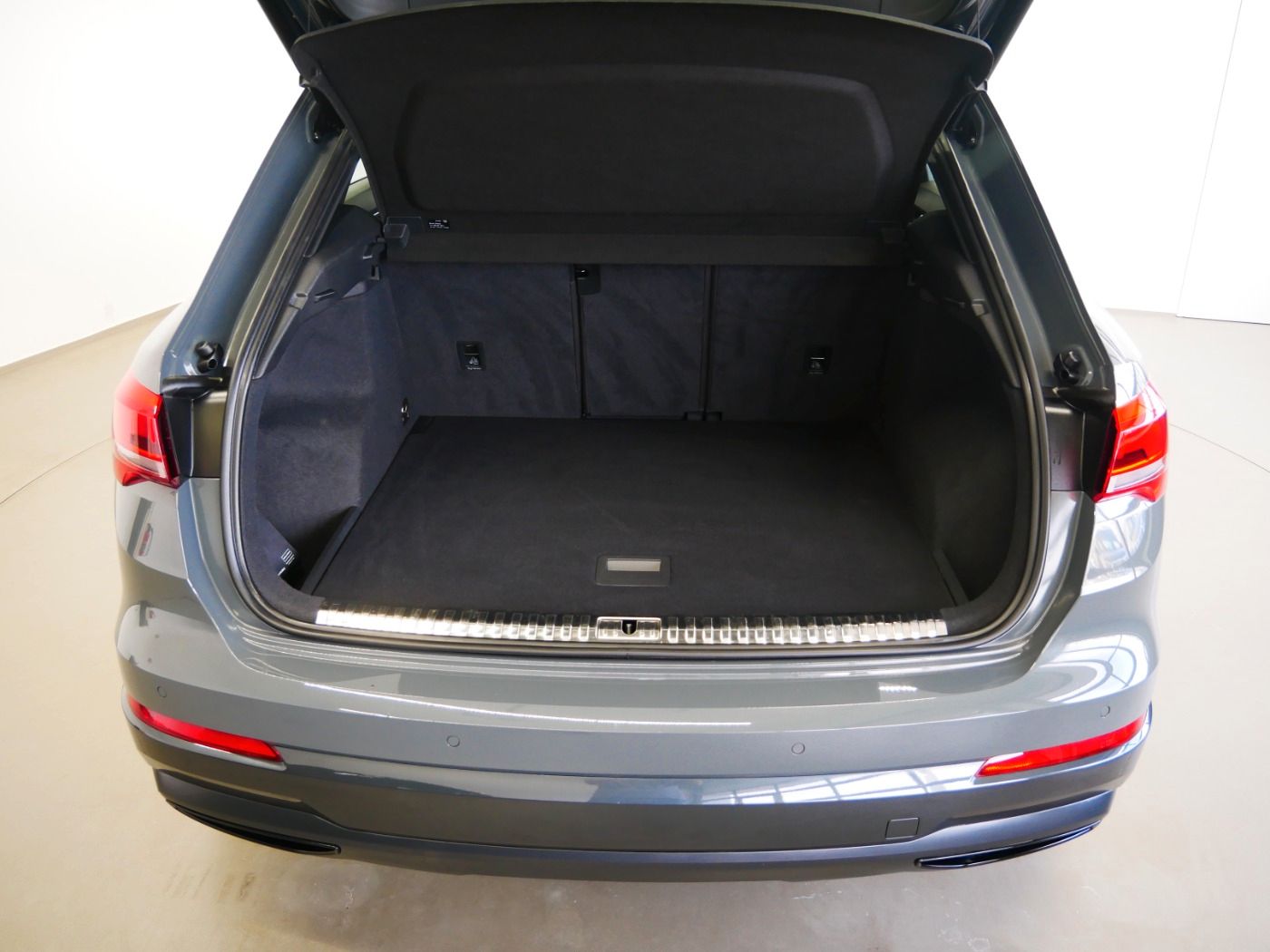 Audi Q3 35 TDI quattro advanced - Samsaru's Car Outlet
