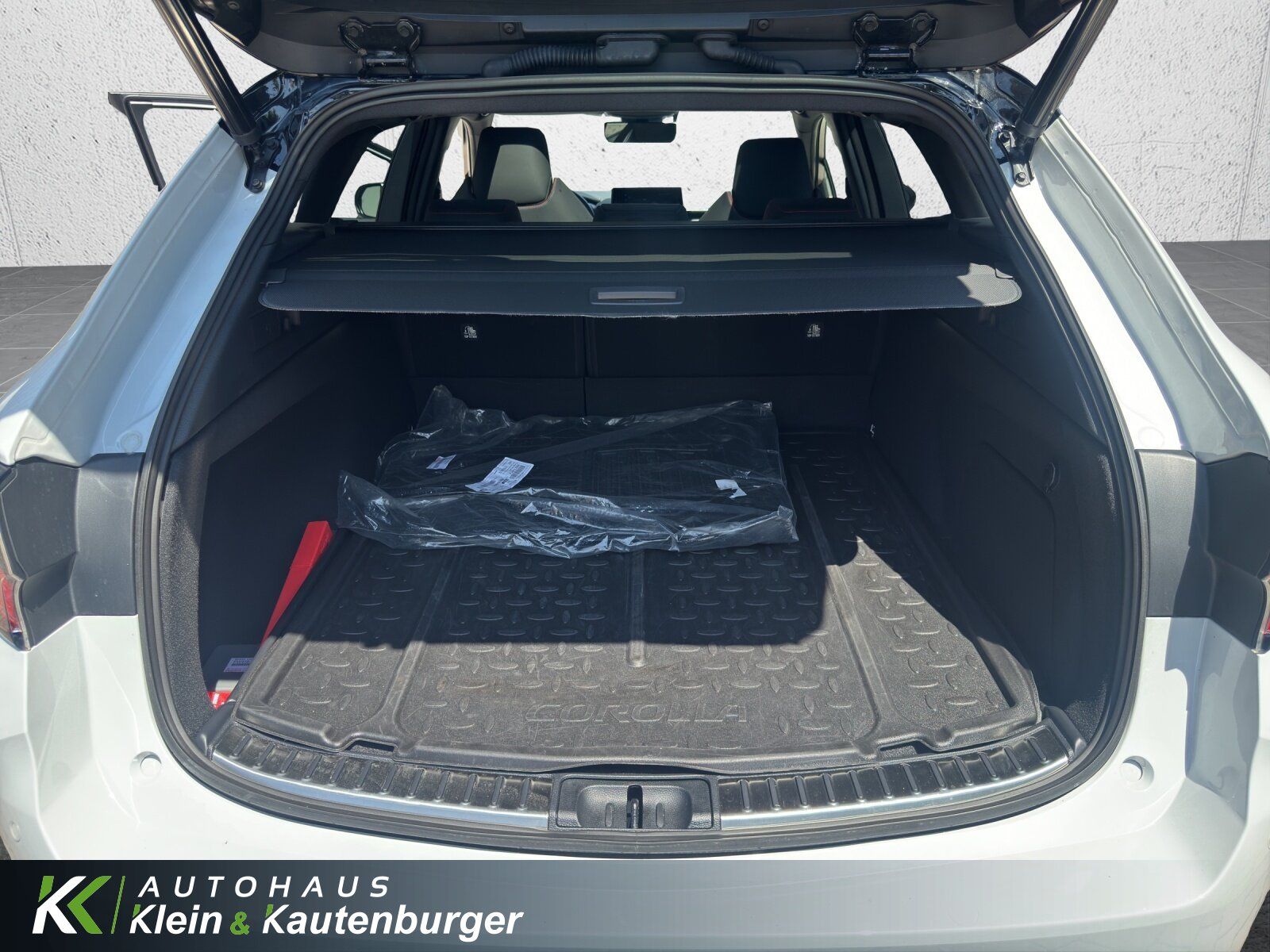 Toyota Corolla 2.0 Hyb. GR Sport Black - Samsaru's Car Outlet
