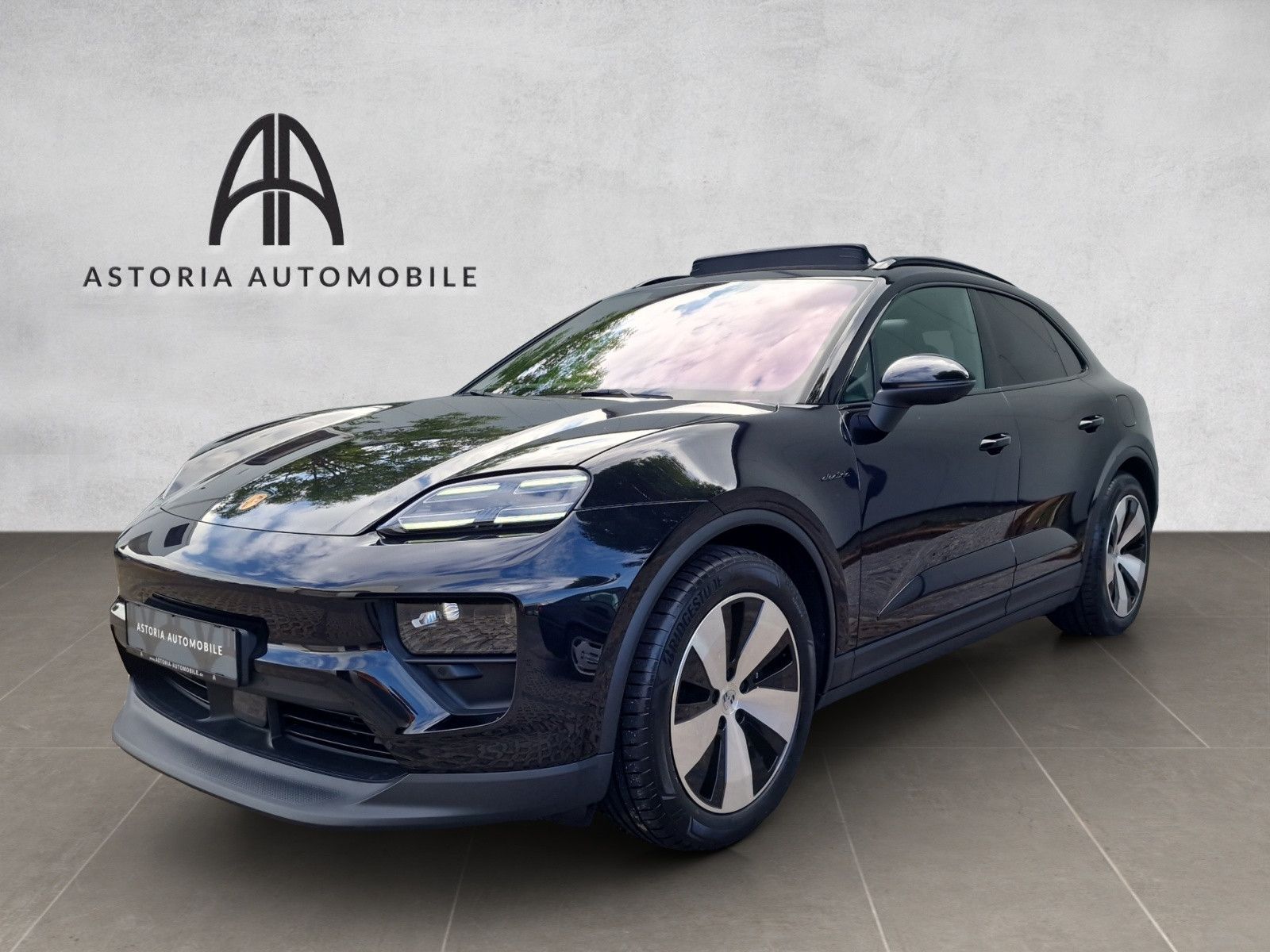 Porsche Macan 4 - Samsaru's Car Outlet