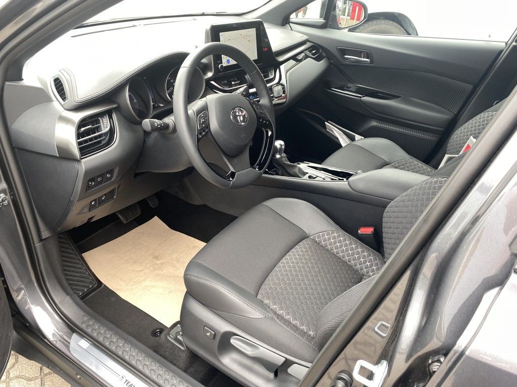 Toyota C-HR 2.0 Hybrid - Samsaru's Car Outlet