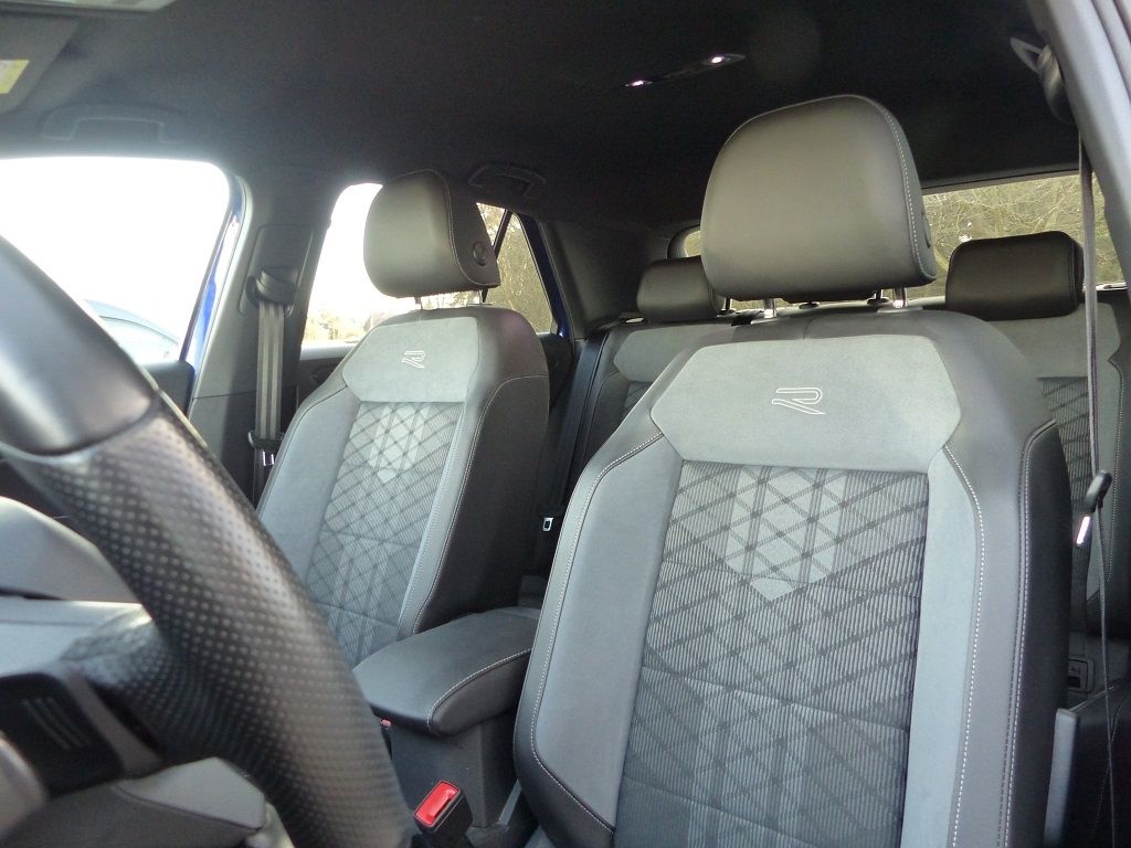 Volkswagen T-Roc 1.5 TSI DSG R-Line - Samsaru's Car Outlet