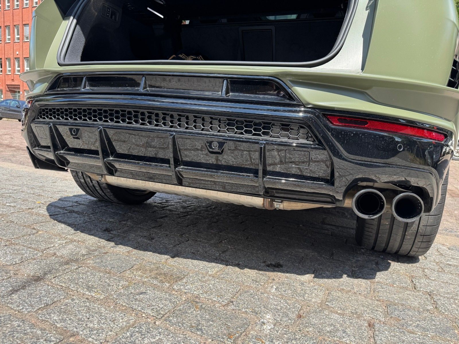 Lamborghini Urus 4.0 V8 S - Samsaru's Car Outlet