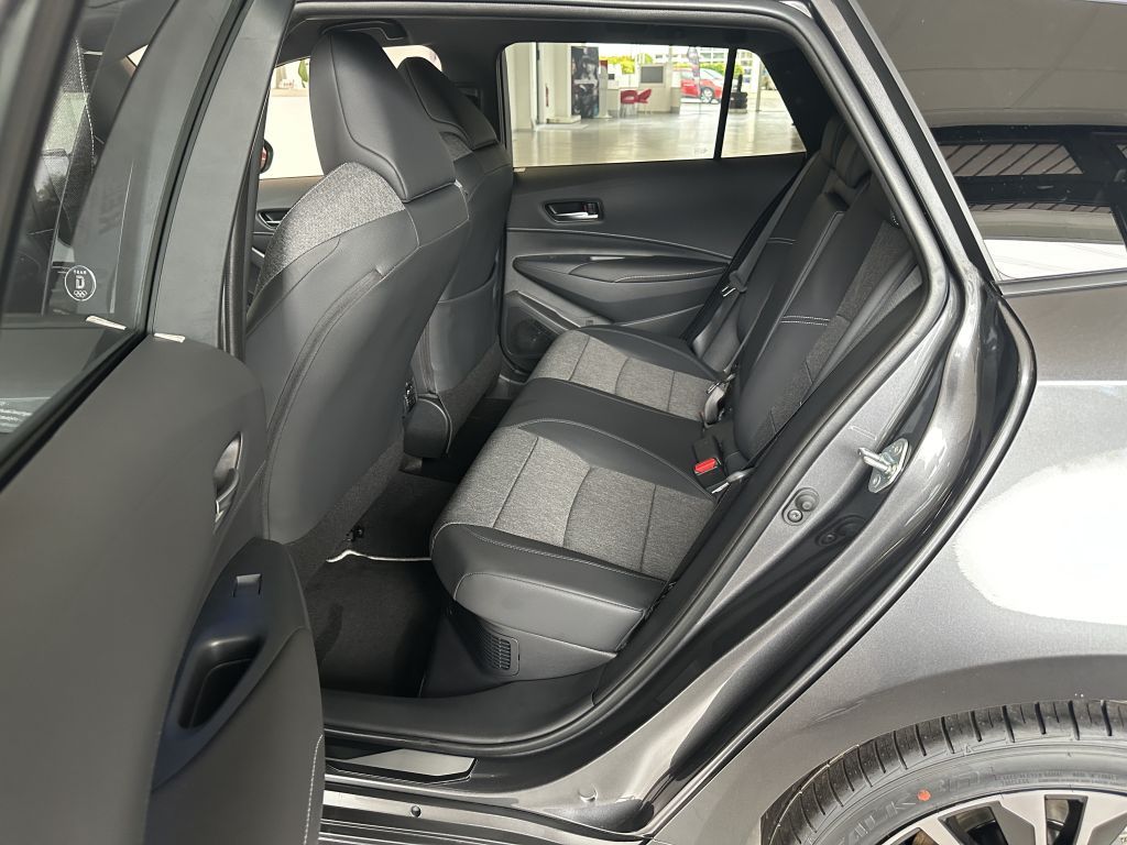 Toyota Corolla 2.0 Hybrid Touring Sports Team D