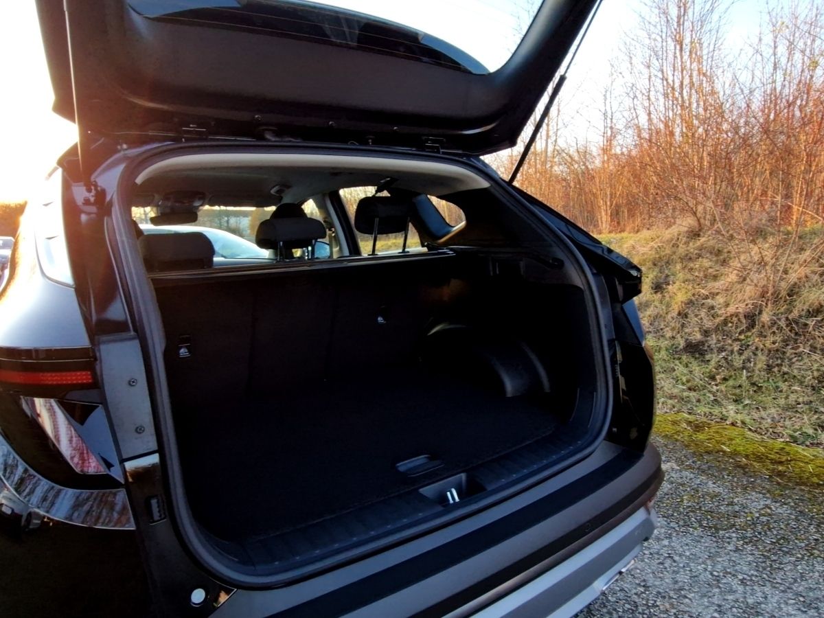 Hyundai TUCSON 1.6 T-GDI Select - Samsaru's Car Outlet