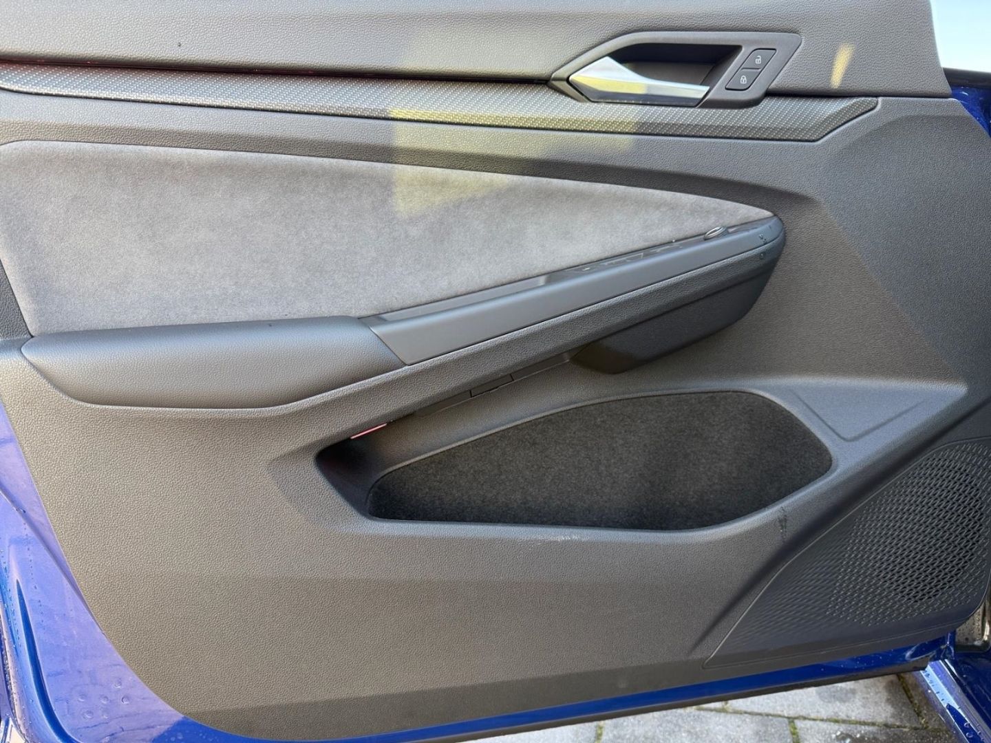 Volkswagen Golf VIII R 2.0 TSI 4Motion - Samsaru's Car Outlet