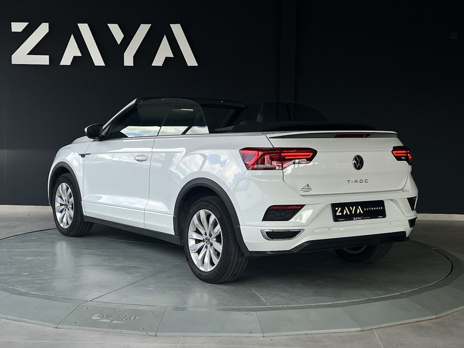 Volkswagen T-Roc 1.5 TSI R-Line - Samsaru's Car Outlet