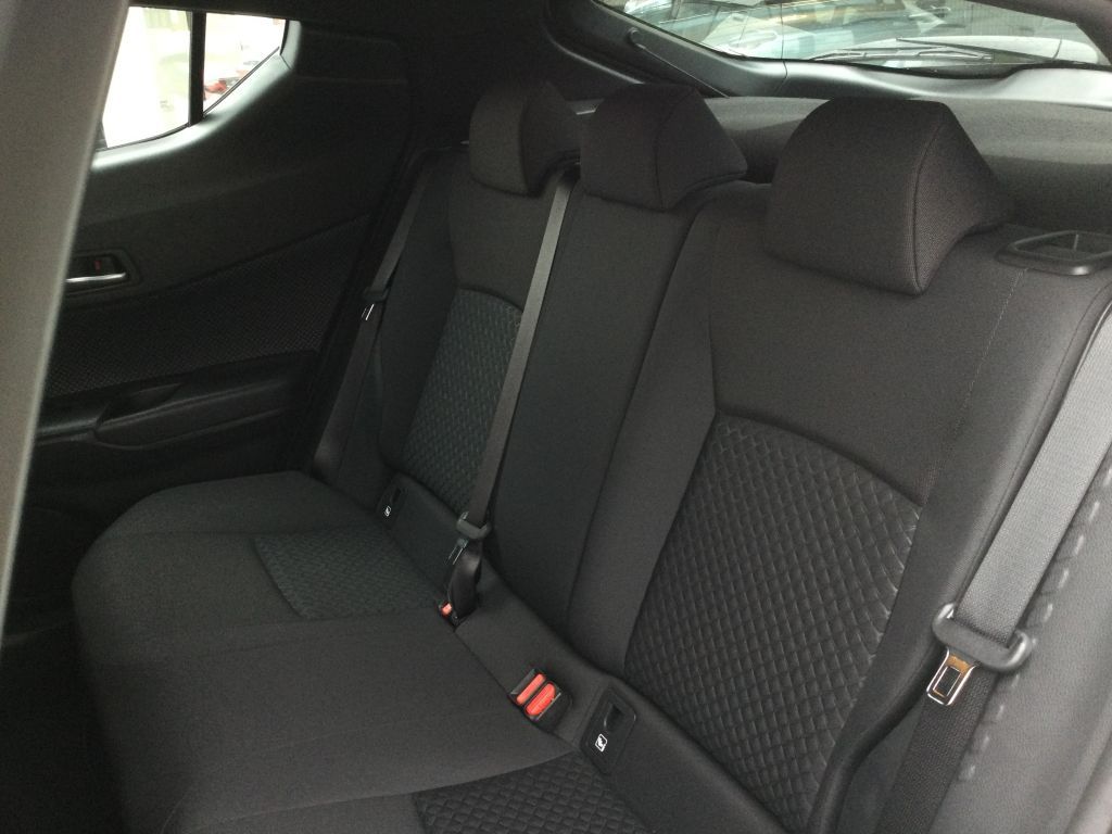 Toyota C-HR Hybrid Business-Edition - Samsaru's Car Outlet