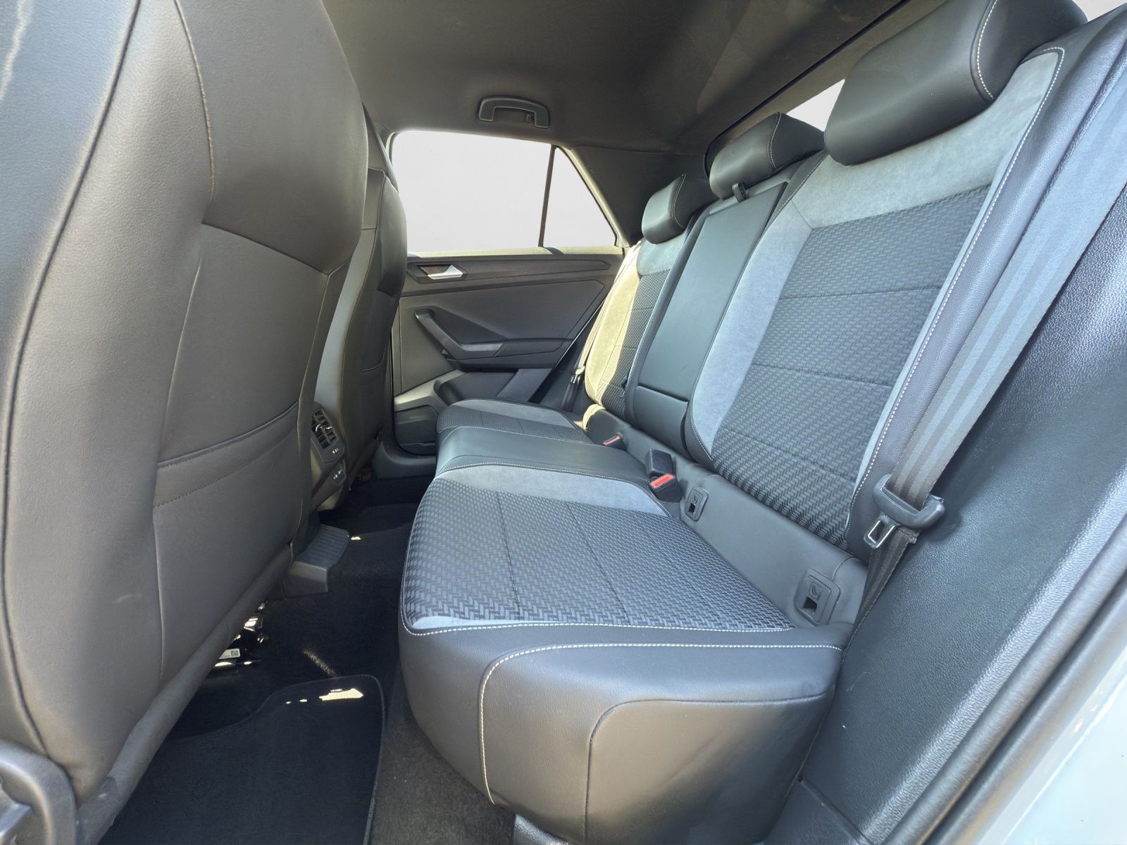 Volkswagen T-Roc R 2.0 TSI 4Motion - Samsaru's Car Outlet