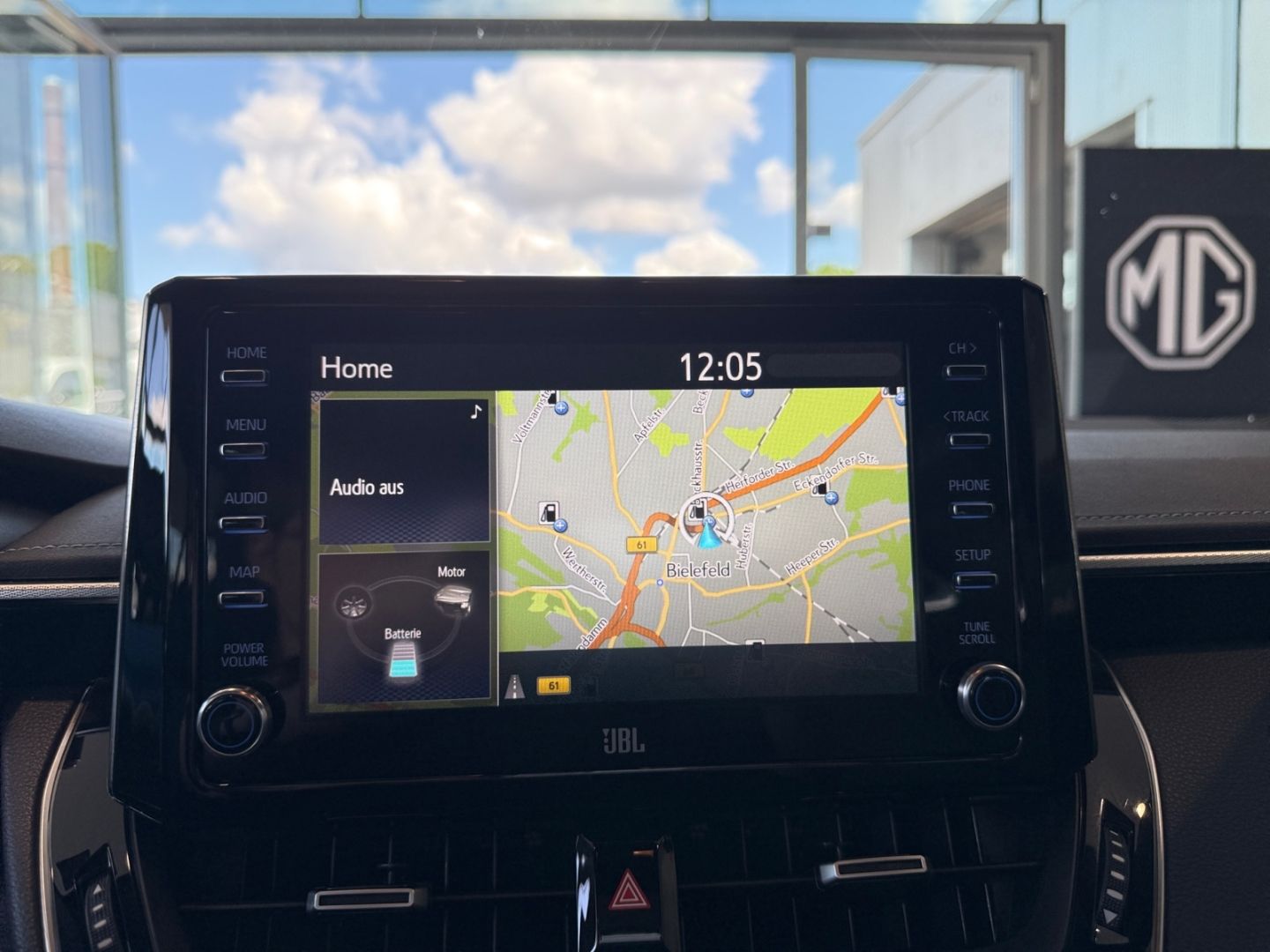 Toyota Corolla 2.0 Hybrid TS Lounge - Samsaru's Car Outlet