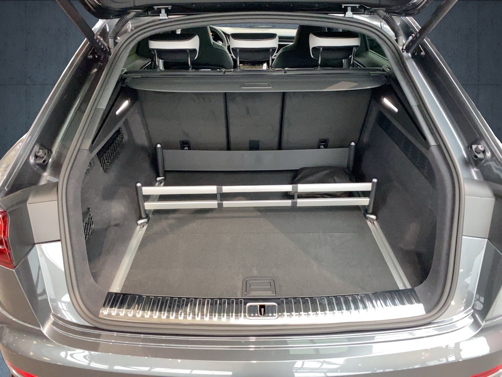 Audi RS Q8 Fahrw.p. adv StHz HUD PANO Laser 360 23