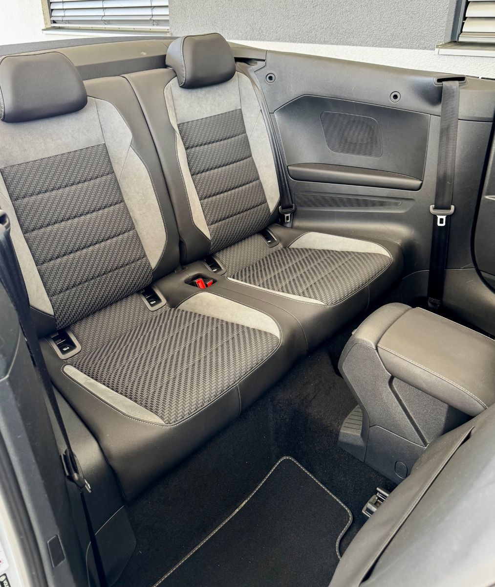 Volkswagen T-Roc R-Line - Samsaru's Car Outlet