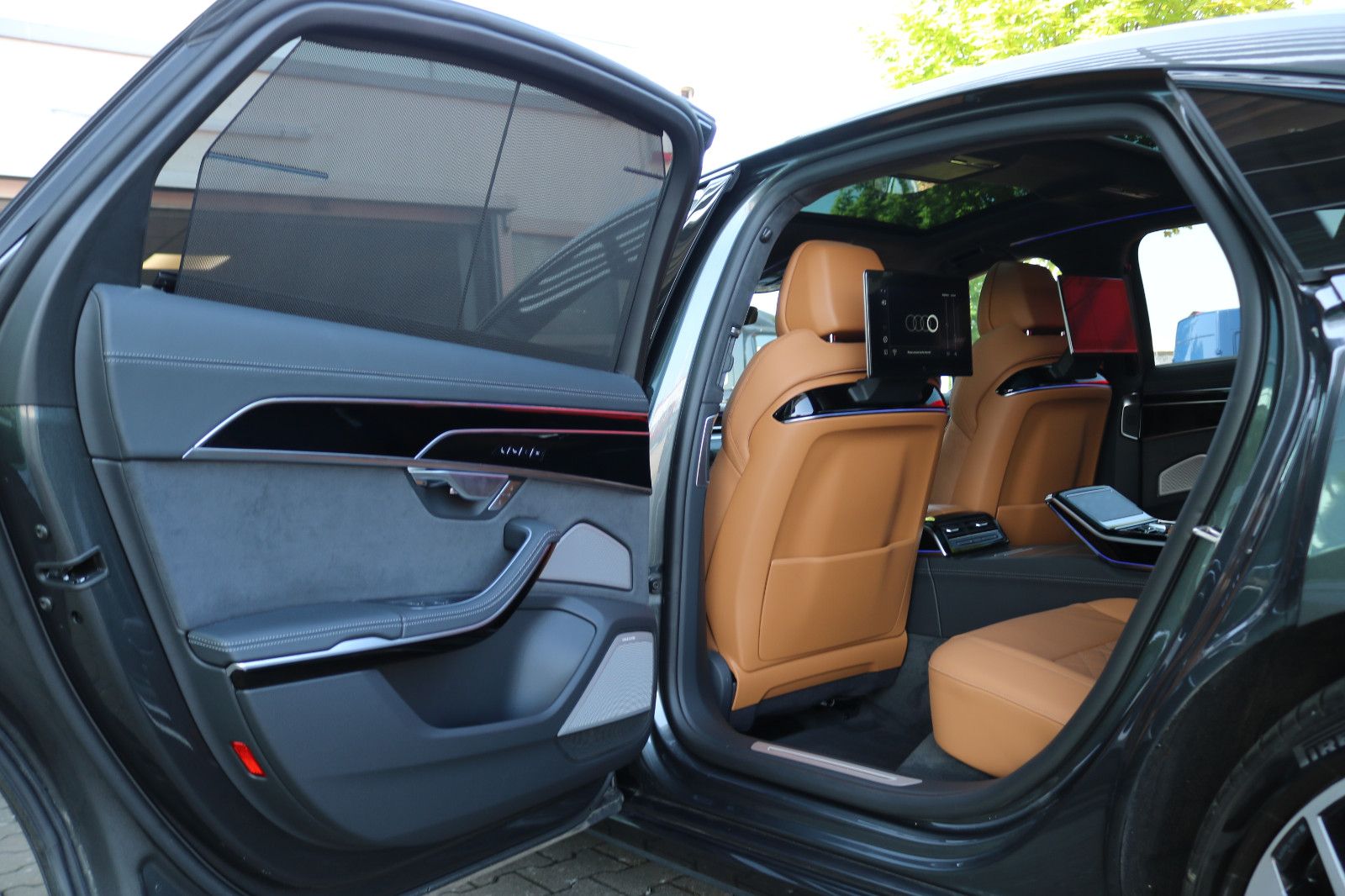 Audi A8 L 60 TFSI e Lang S line - Samsaru's Car Outlet