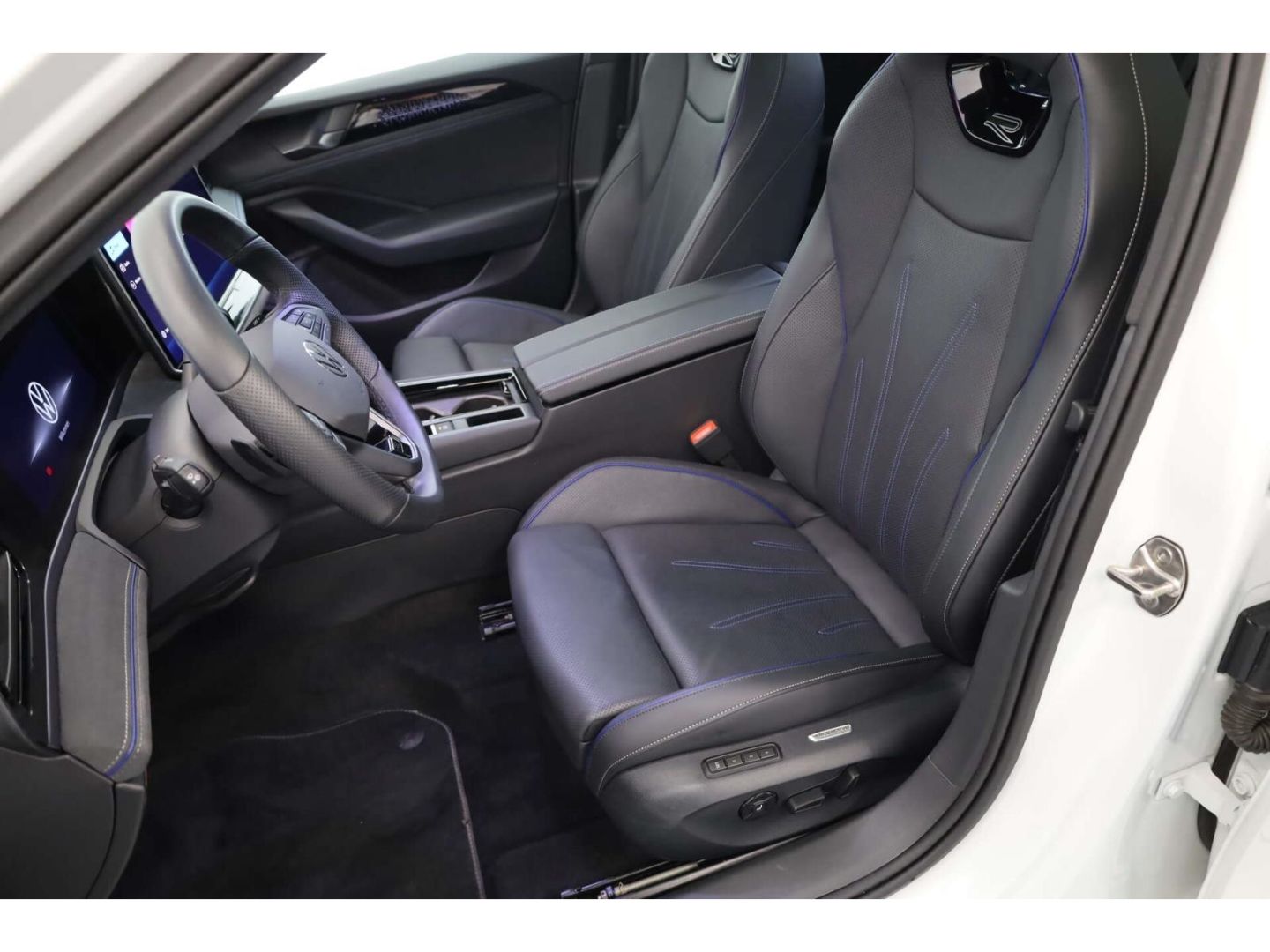 Volkswagen Passat 2.0 TDI 4Mot. R-Line Signature DSG P-Dach