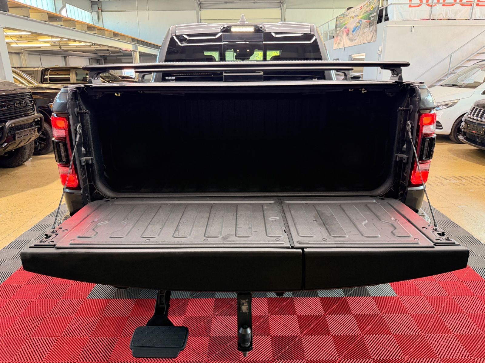 Dodge RAM 1500 5.7 4X4 LARAMIE PANO LPG MonsterTruck