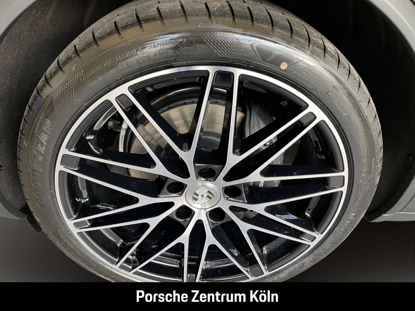 Porsche Macan 4 Luftfederung Panoramadach Surround-View