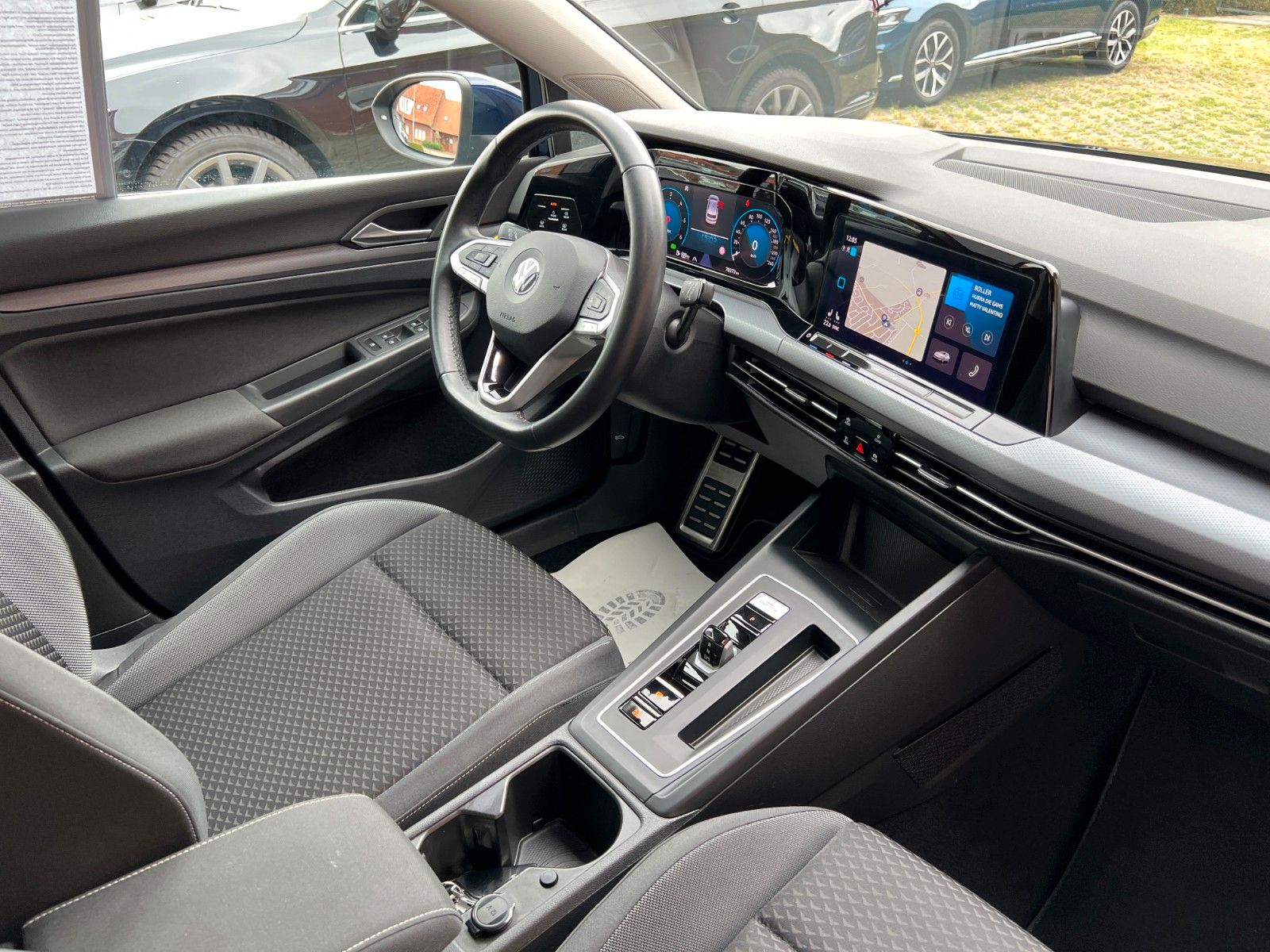 Volkswagen Golf VIII 2.0TDi DSG - Samsaru's Car Outlet