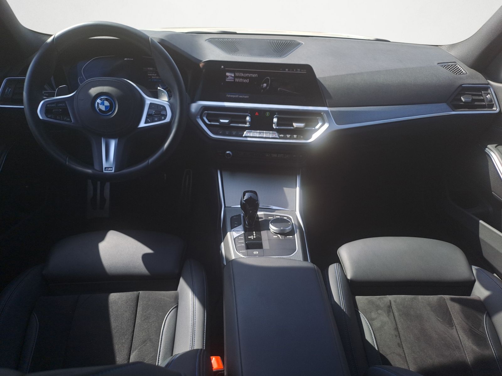 BMW 330e Touring M Sportpaket - Samsaru's Car Outlet