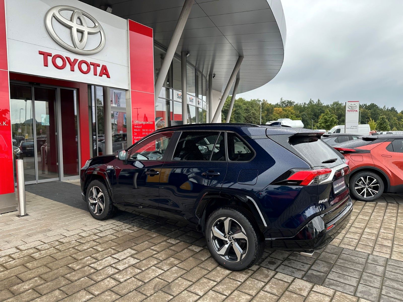 Toyota RAV 4 Plug-in Hybrid 4x4 - Samsaru's Car Outlet
