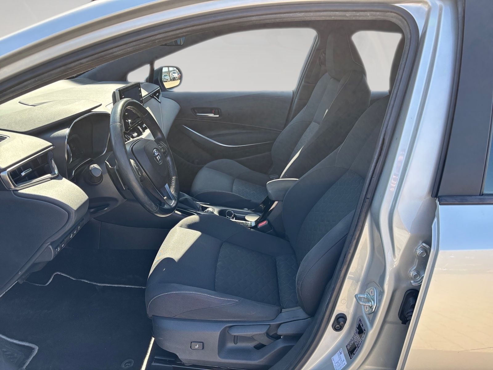 Toyota Corolla Touring Sports 2.0l Hybrid Business - Samsaru's Car Outlet