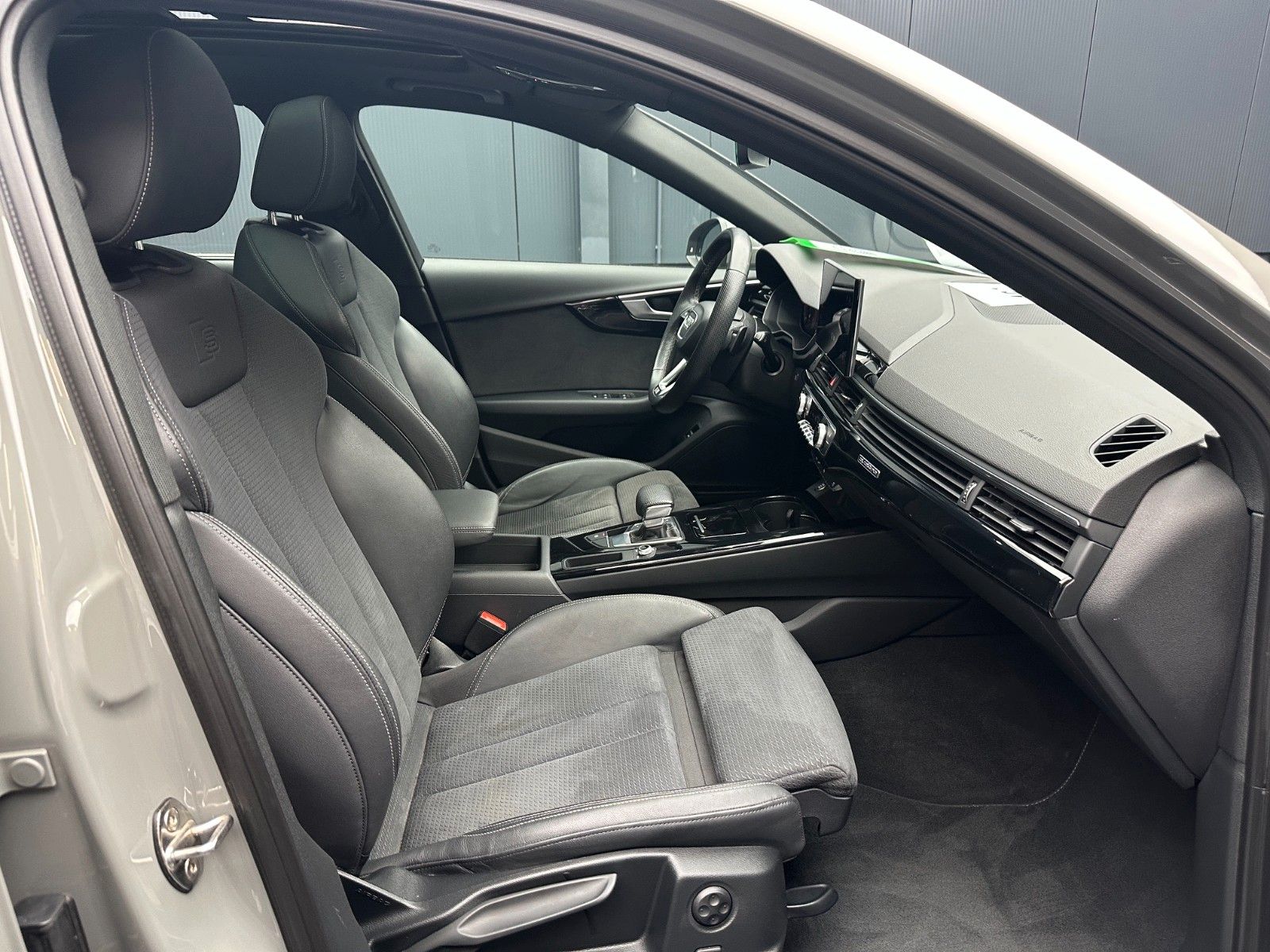 Audi A4 Avant 40 TDI quattro S-Line *PANORAMA*Matrix*