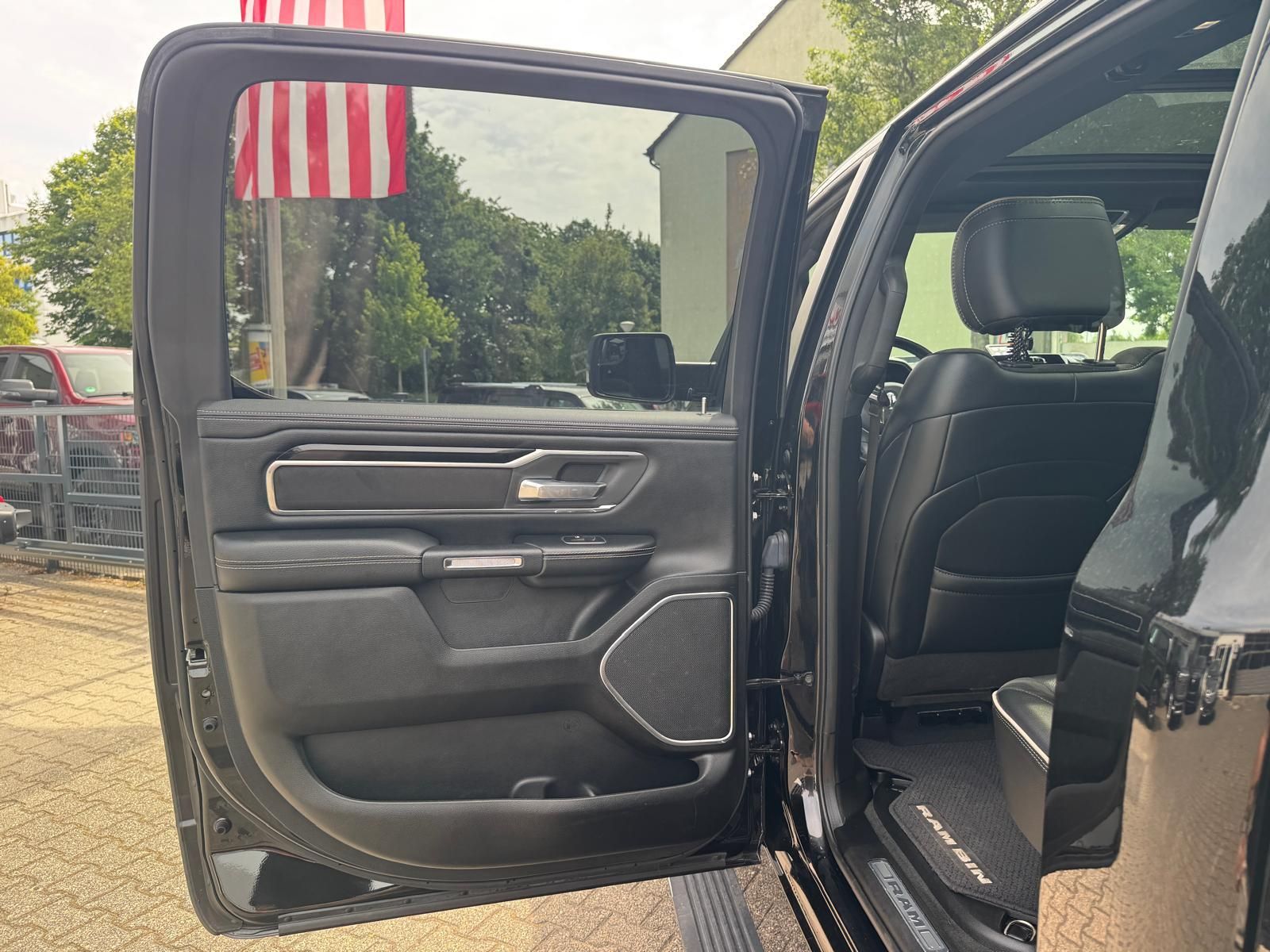 Dodge RAM 5.7 V8 Laramie Night Umbau +LPG +teilb. Heck