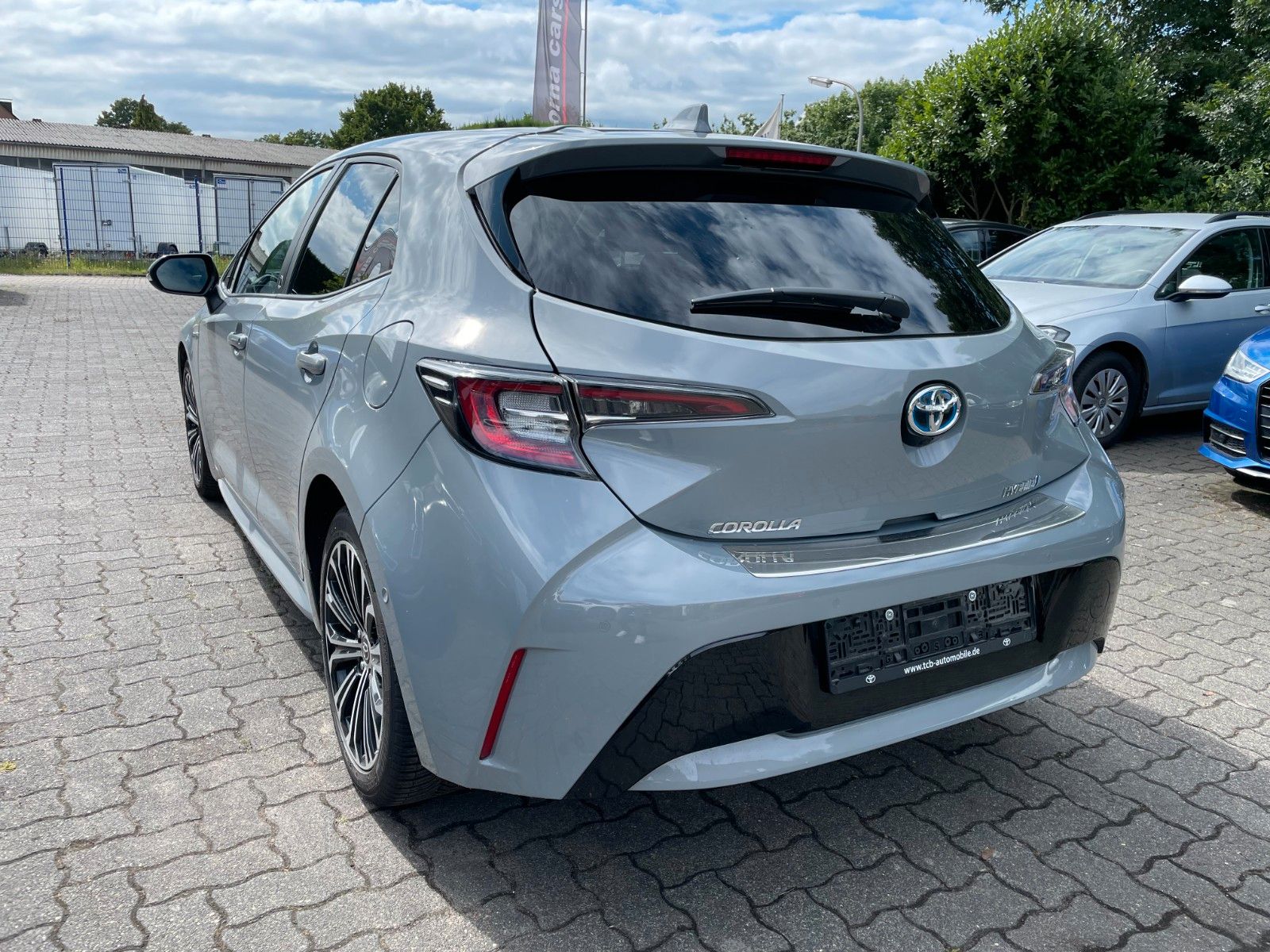 Toyota Corolla Hybrid - Samsaru's Car Outlet