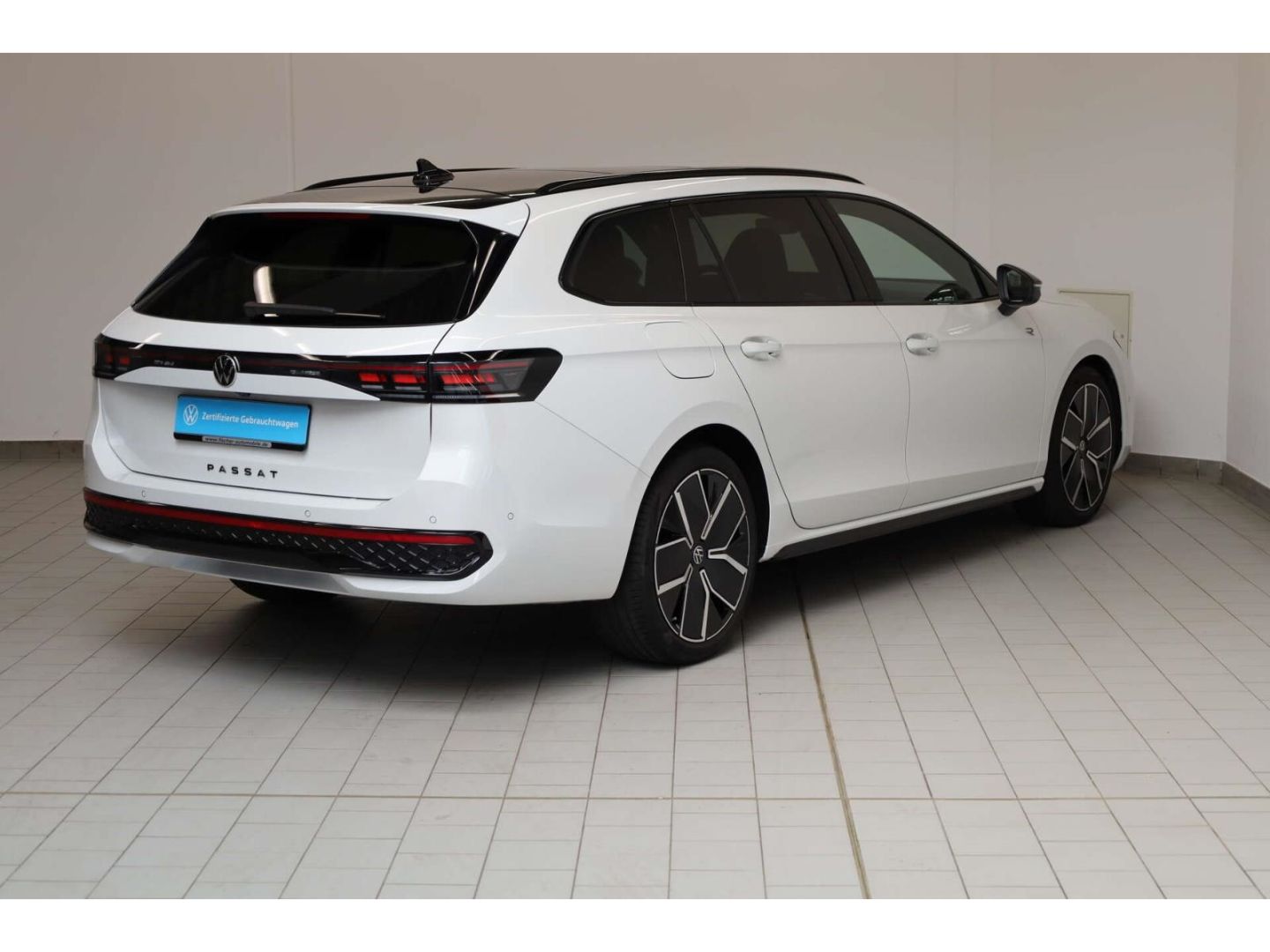 Volkswagen Passat 2.0 TDI 4Mot. R-Line Signature DSG P-Dach