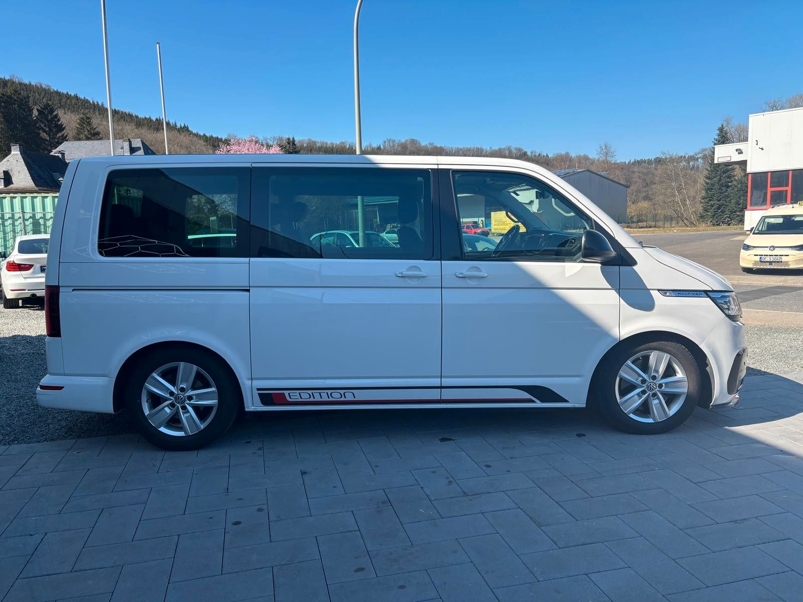 Volkswagen T6.1 Multivan 4Motion - Samsaru's Car Outlet