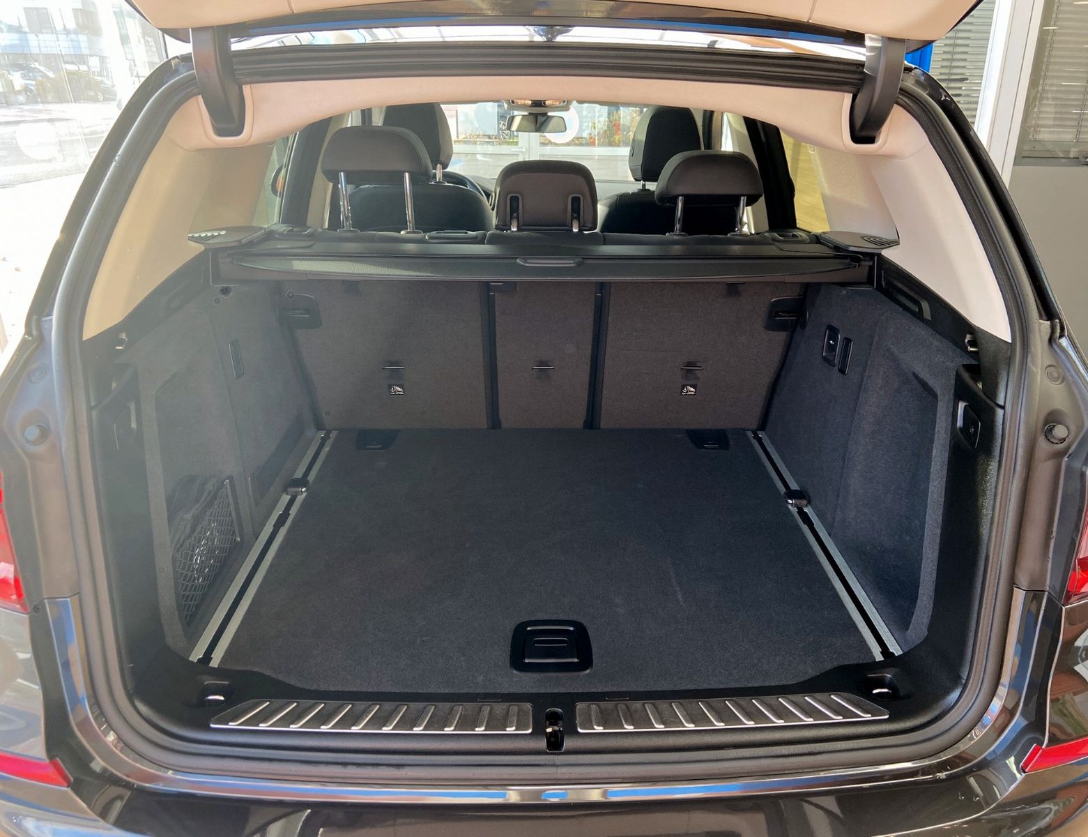 BMW X3 xDrive20i - Samsaru's Car Outlet