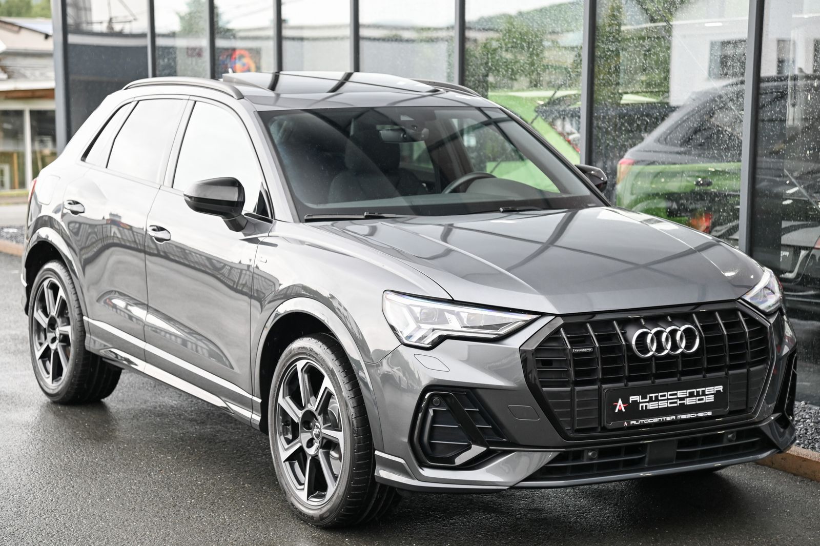 Audi Q3 40 TFSI quattro S line - Samsaru's Car Outlet