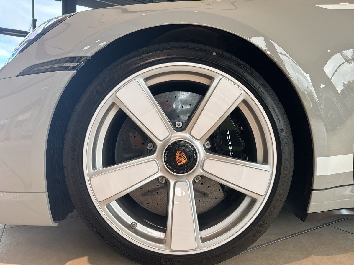 Porsche 992 TURBO 50 JAHRE HERITAGE DESIGN PAKET