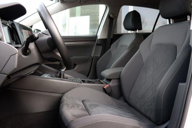 Volkswagen Golf VIII 1.5 TSI Style - Samsaru's Car Outlet