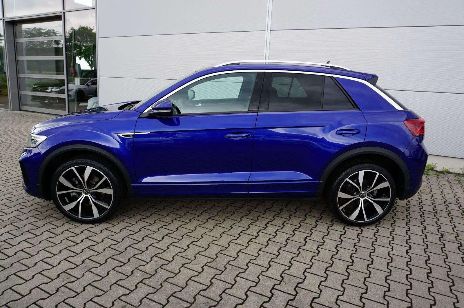 Volkswagen T-Roc R-Line - Samsaru's Car Outlet