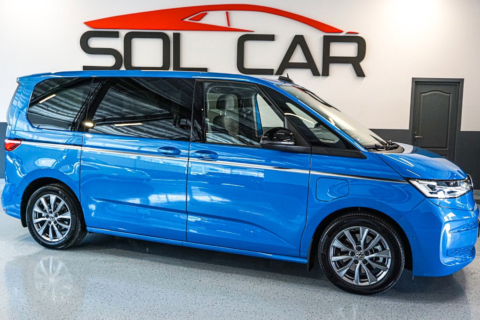 Volkswagen T7 Transporter Multivan eHybrid - Samsaru's Car Outlet