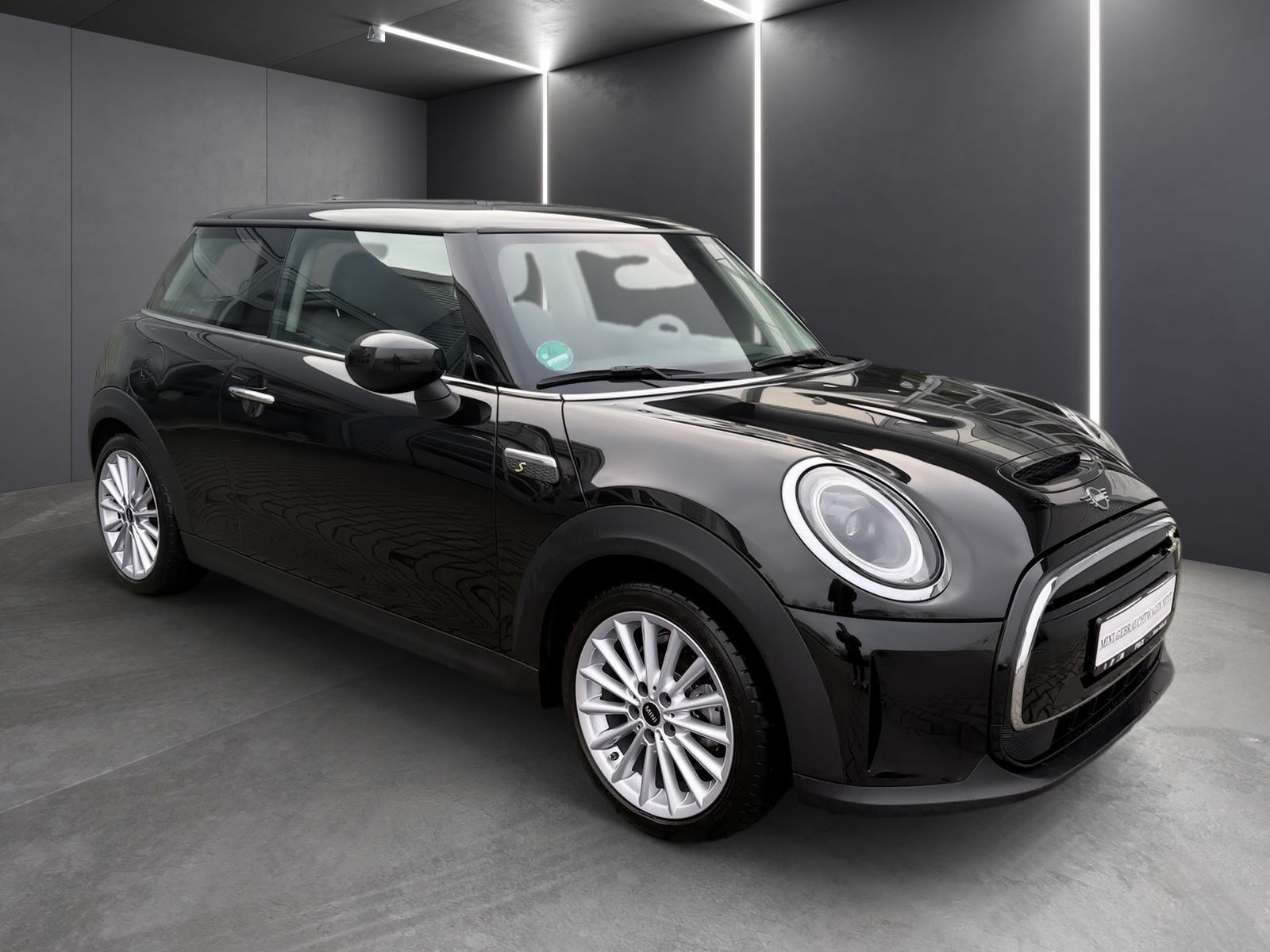 MINI Cooper SE Classic - Samsaru's Car Outlet