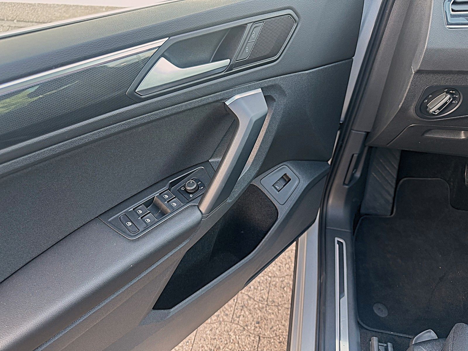 Volkswagen Tiguan Elegance 2.0 TDI Automatik - Samsaru's Car Outlet