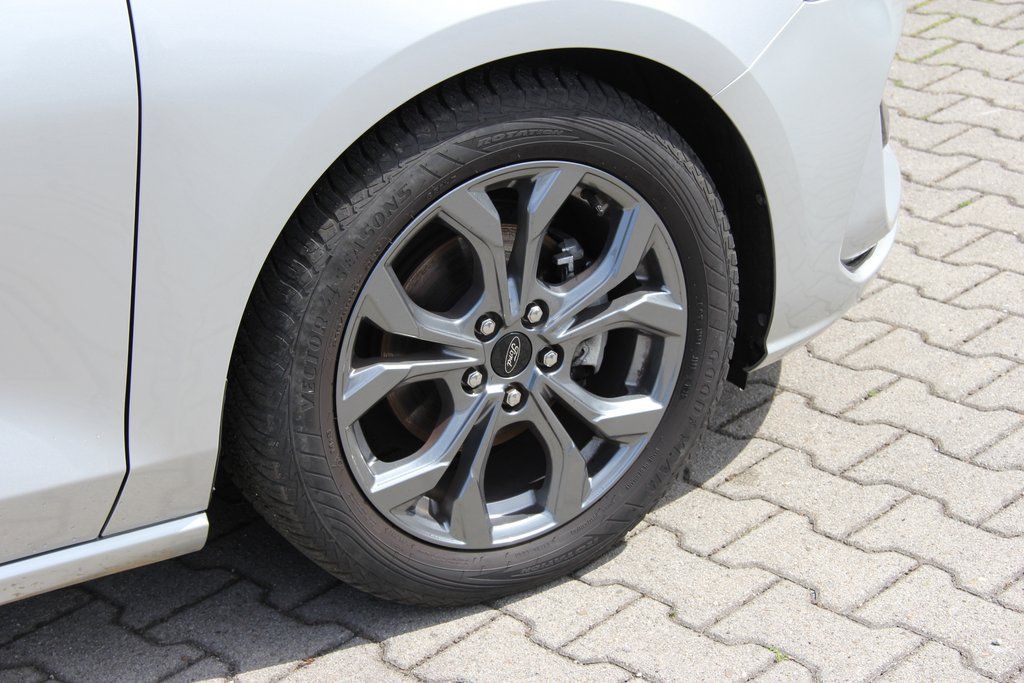 Ford Focus Turnier 155PS ST-LINE LED AdapTempomat CAM