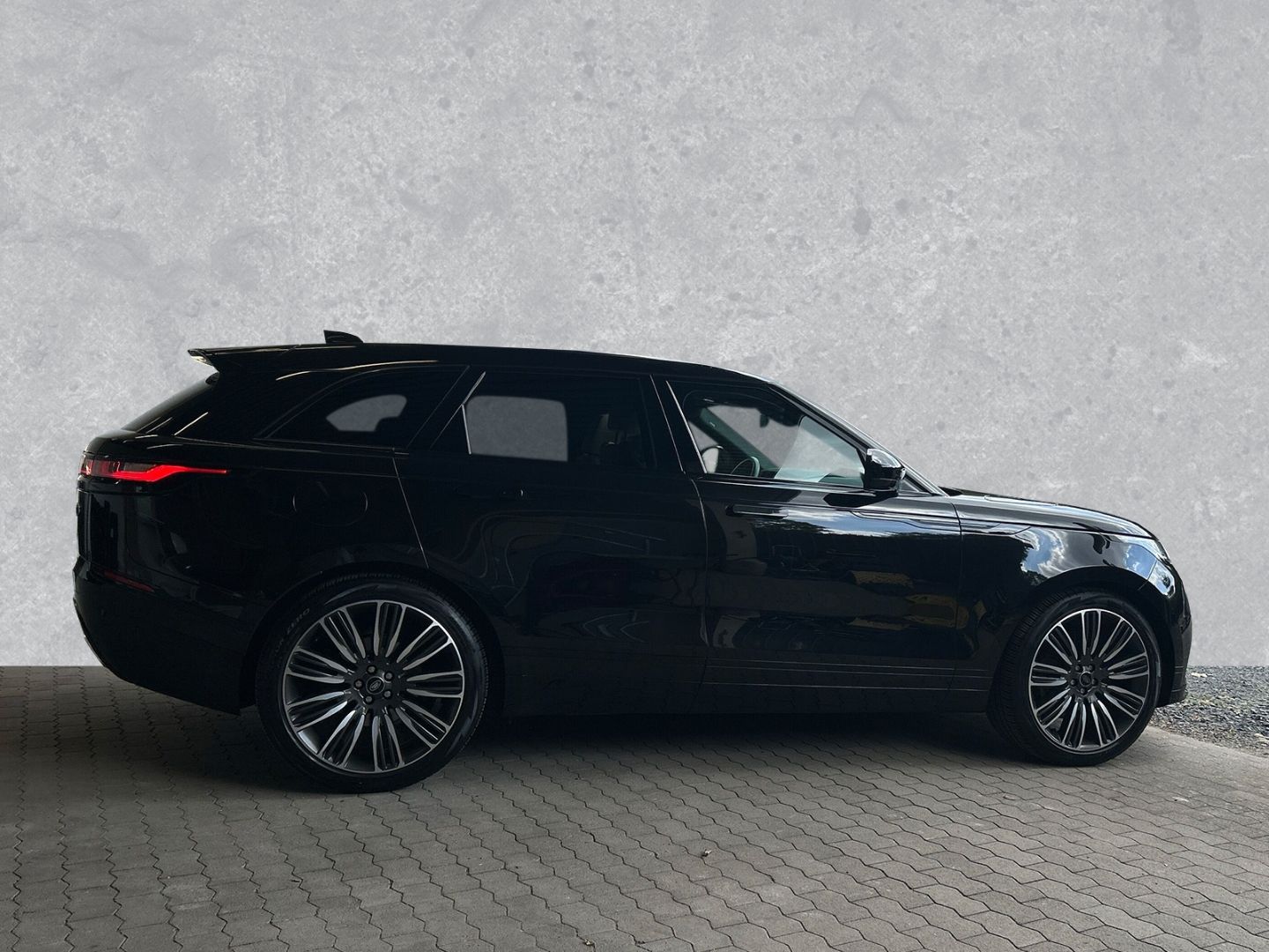 Range Rover Velar R-Dynamic SE 3.0 d D300 - Samsaru's Car Outlet
