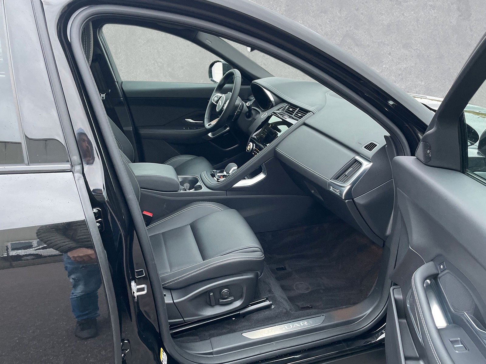 Jaguar E-Pace P250 AWD R-DYNAMIC SE  ACC LED