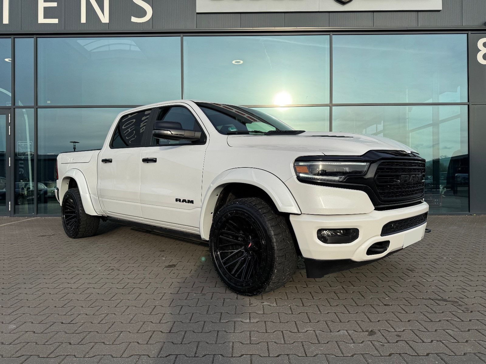 Dodge RAM 1500 Limited Night GRAIL LA CHANTI V8 VOLL